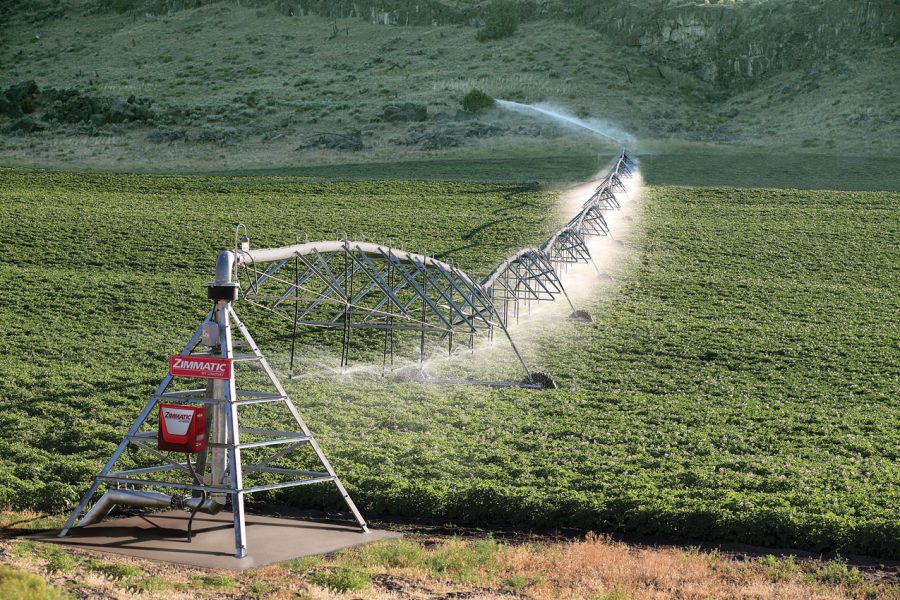 Center pivot irrigation system